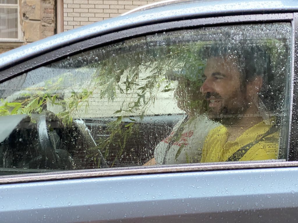 Auris car transporting a 3-meter reed