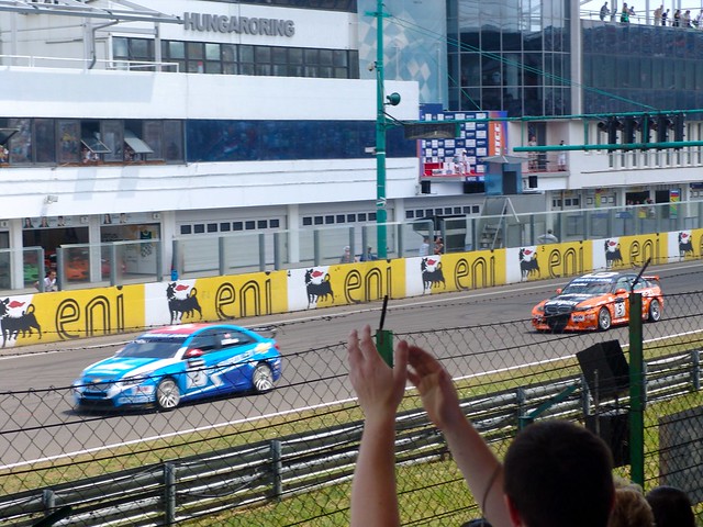 Alain Menu chased by Norbert Michelisz